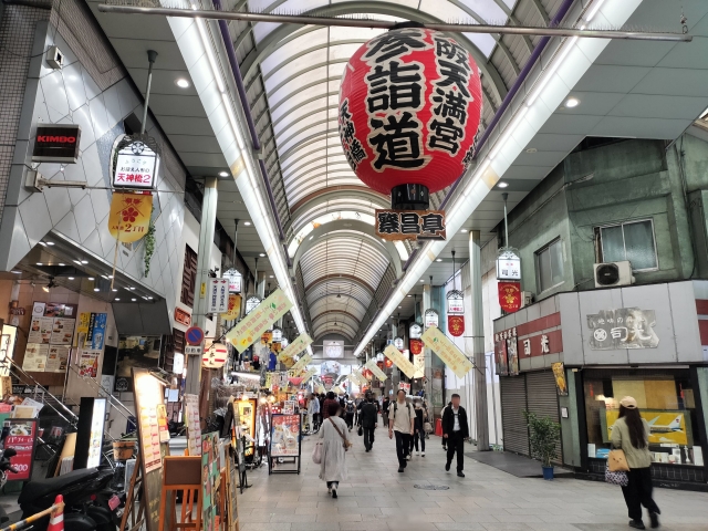 If you're visiting Osaka and looking to experience local shopping, delicious food, and a vibrant atmosphere, then Tenjinbashi-suji Rokuchome should definitely be on your radar. While it may not be as famous as other tourist destinations, this area offers a unique chance to discover the authentic spirit of Osaka. In this guide, I’ll explore the best places to shop, eat, and enjoy the local culture in Tenjinbashi-suji Rokuchome.